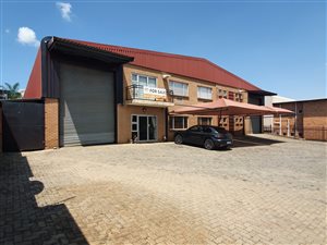 988 m² Commercial space in North Riding AH