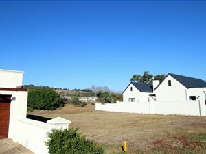 500 m² Land available in Croydon Vineyard Estate