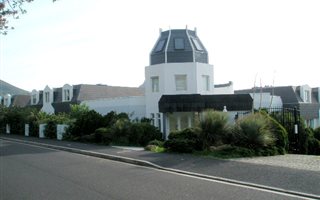 2 Bedroom House in Vredehoek
