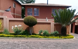 3 Bedroom Townhouse in Sterrewag