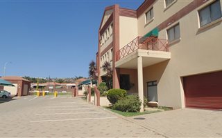 500 m² Office Space in Allens Nek