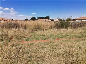 1023 m² Land available in Kookrus