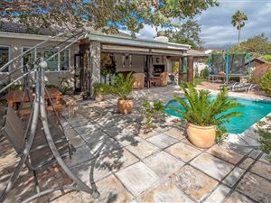 5 Bed House in Jacques Hill