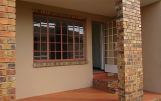 2 Bedroom Townhouse in Magalieskruin