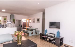 2 Bedroom Townhouse in Waterkloof Park