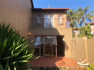 2 Bed Townhouse in Roodekrans