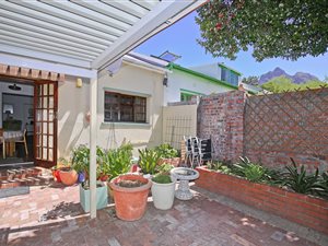 2 Bed House in Rosebank