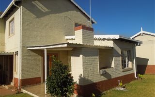 4 Bedroom House in Noordwyk