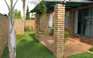 2 Bedroom Townhouse in Wierda Glen