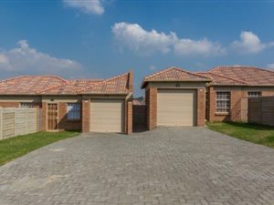 3 Bed House in Olievenhoutbosch
