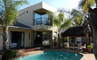 10 Bedroom House in Amandelrug