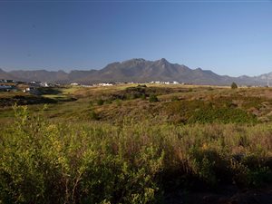 725 m² Land available in Kingswood Golf Estate