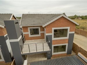 3 Bed Townhouse in Heuwelsig