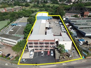 3995 m² Commercial space in North Industria