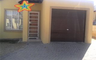 2 Bedroom Townhouse in Mohlakeng