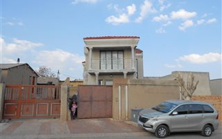 4 Bedroom House in Meadowlands