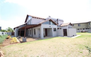 5 Bedroom House in Raslouw Glen
