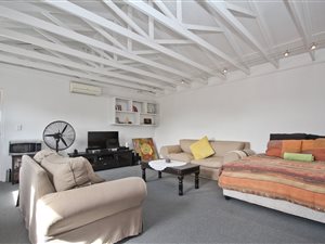 6 Bed House in Kirstenhof