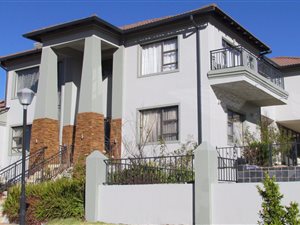 5 Bed House in Blue Valley Golf Estate