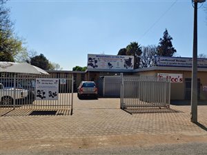 425 m² Commercial space in Carenvale