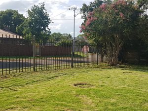 4 Bed House in Eloffsdal