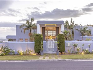 8 Bed House in Pearl Rise