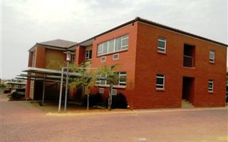 1250 m² Commercial space in Fransville