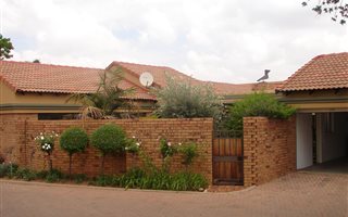2 Bedroom Townhouse in Equestria