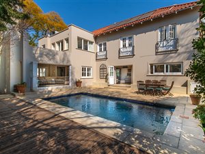 7 Bed House in Oaklands
