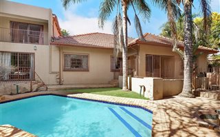 7 Bedroom House in The Gardens
