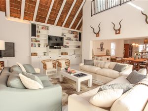 10 Bed House in Lakeside