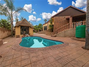 7 Bed House in Discovery