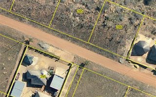 810 m² Land available in Vaaloewer