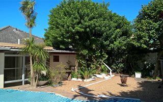 3 Bedroom House in Bishopscourt Village