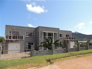 4 Bed House in Pringle Bay