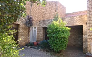 2 Bedroom Duet in Die Wilgers