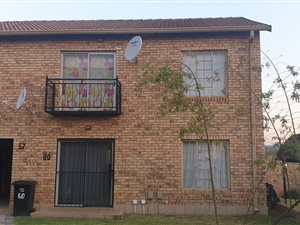 2 Bed Apartment in Weltevreden Park