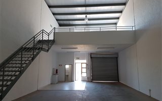 195 m² Industrial space in Greenhills
