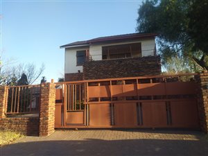 4 Bed House in Country View