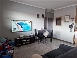 2 Bed Apartment in Mackenzie Park