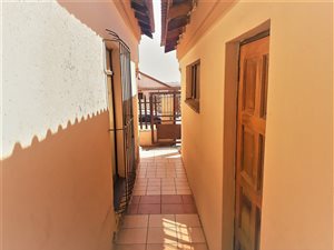 3 Bed House in Klipfontein View