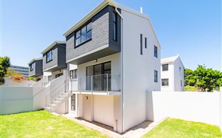 3 Bedroom Townhouse in Wynberg