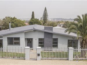4 Bed House in Protea Heights