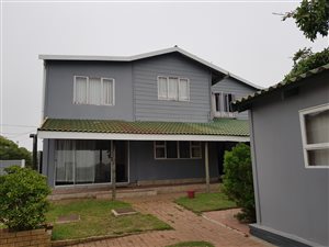 4 Bedroom House in Gouritsmond