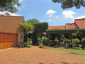 4 Bed House in Country View