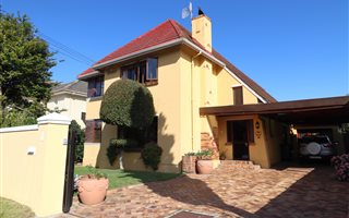 4 Bedroom House in Rondebosch