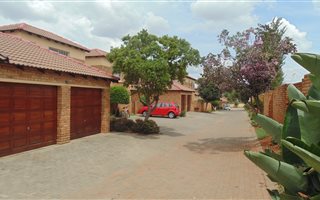 3 Bedroom Townhouse in Ruimsig