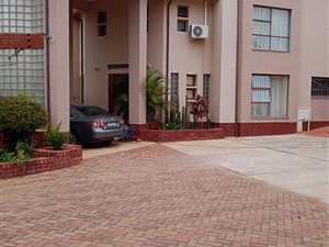 6 Bed House in Broadlands