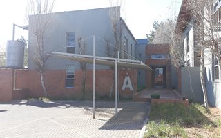 120 m² Commercial space in Die Wilgers