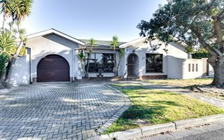 4 Bedroom House in Morgenster